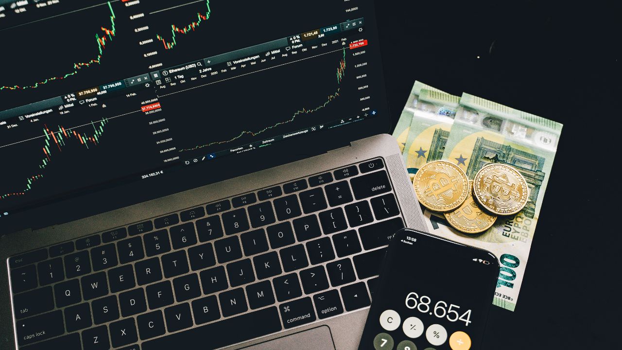 What Trade Makes the Most Money? Top 10 Lucrative Trades of 2025